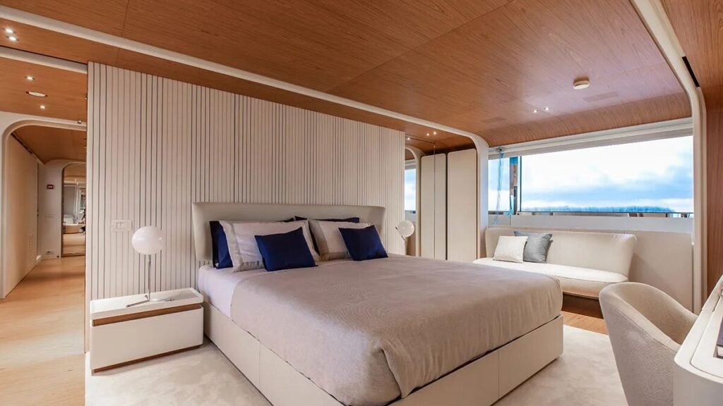 Angel motor yacht image 14