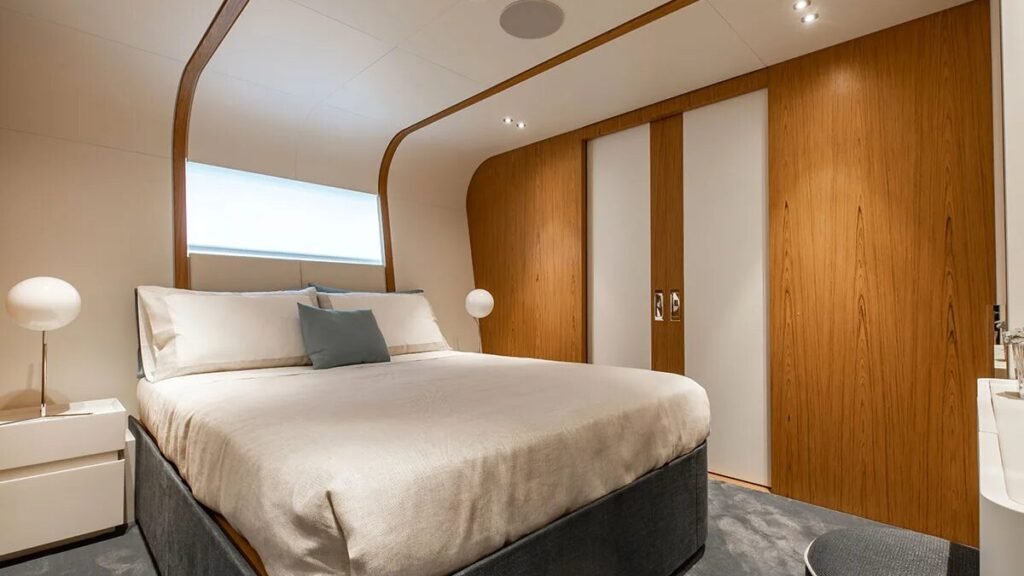 Angel motor yacht image 16