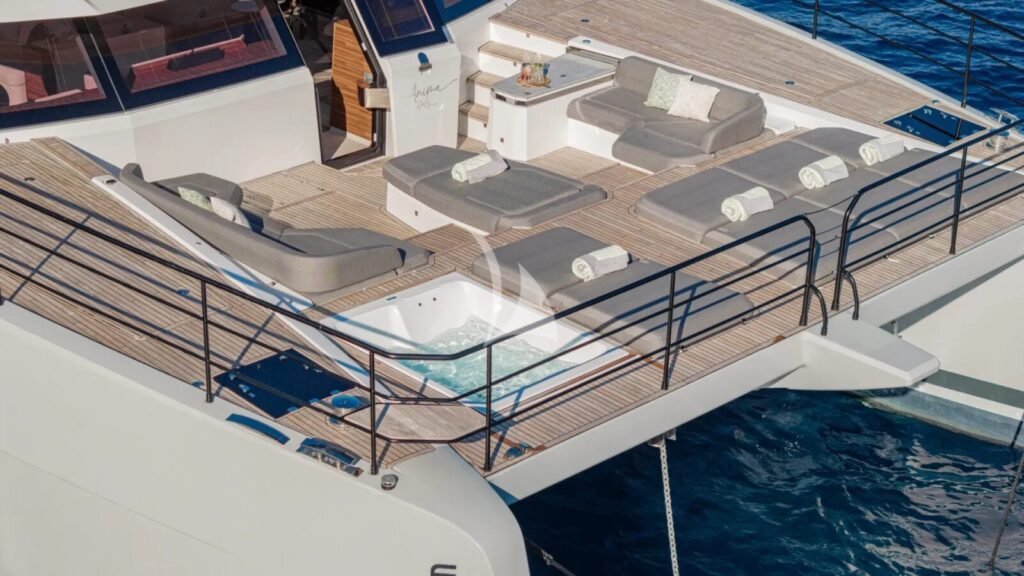 ANIMA Foredeck lounge