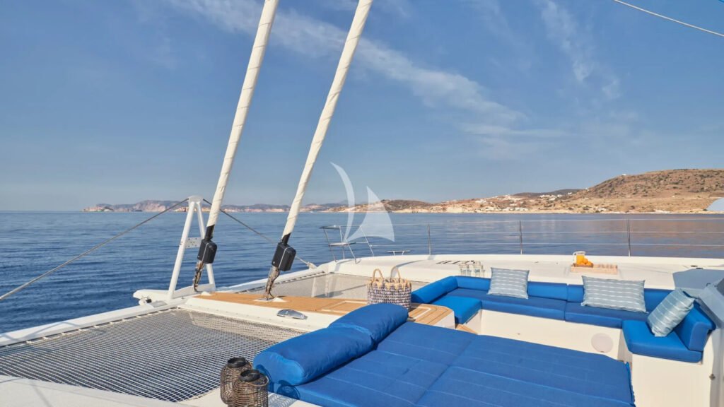 Aphaea - Foredeck sunpads