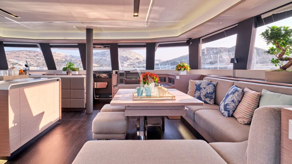 Aphaea - Main saloon