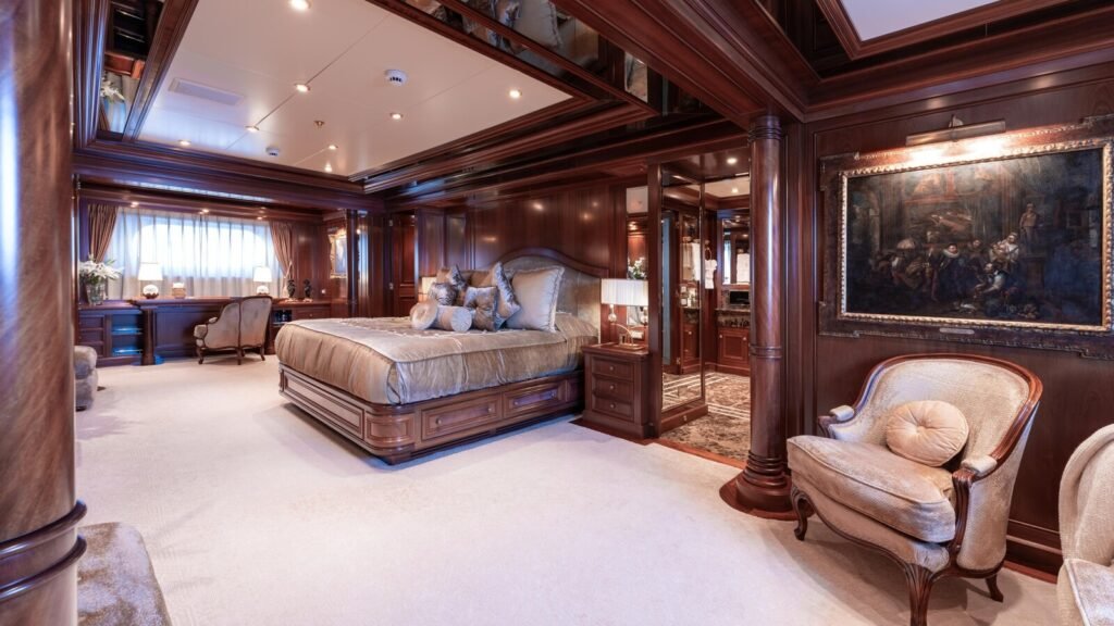 APOGEE Codecasa 62m superyacht - master suite