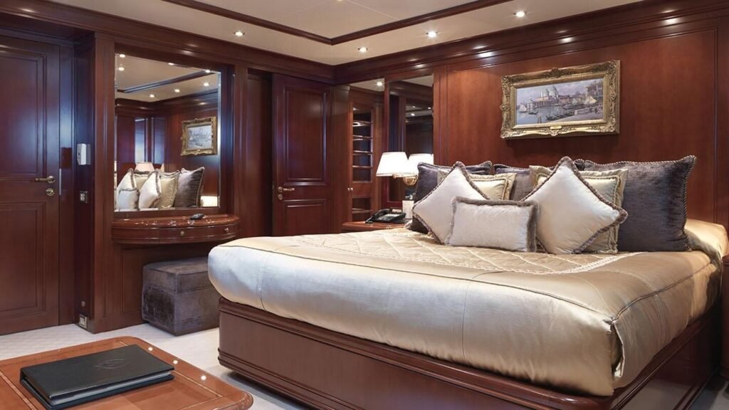 APOGEE Codecasa 62m superyacht - wood panelled guest cabin