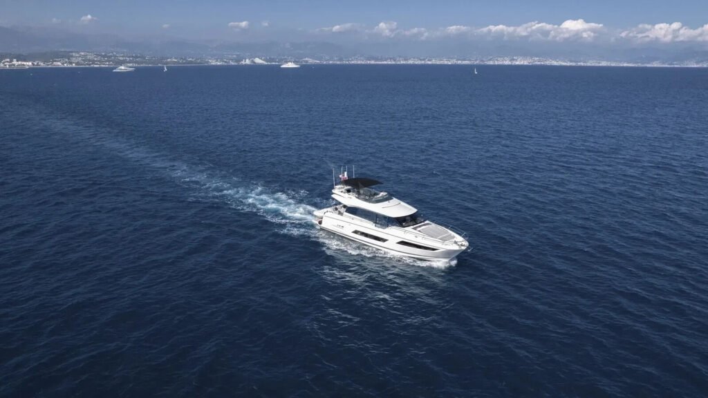 APOLLONIA - under way off Cannes