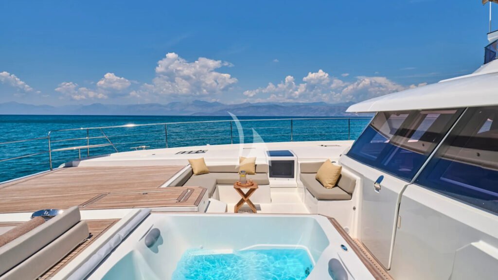 Ariva - Foredeck jacuzzi