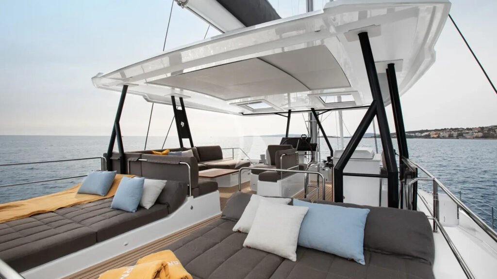 Armen - Flybridge lounge
