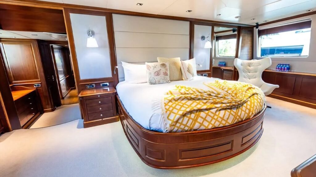 ARTHUR'S WAY yacht for charter