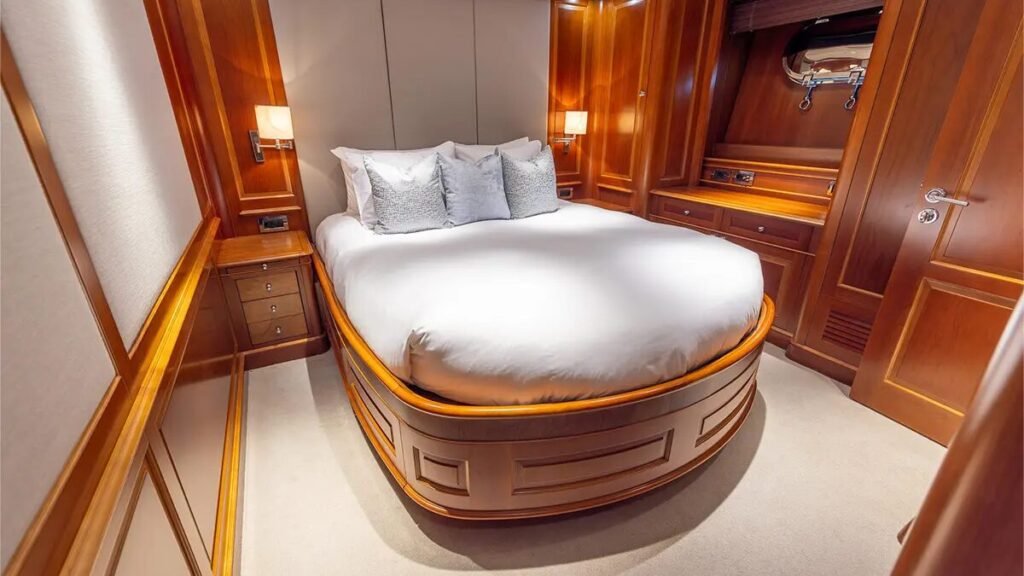ARTHUR'S WAY yacht for charter
