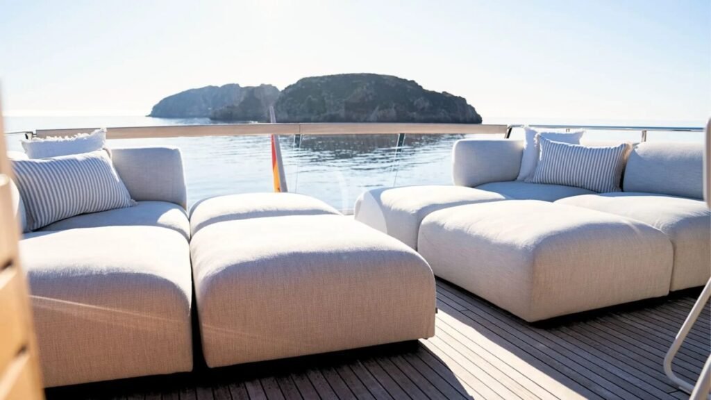 AURA I yacht charter photo