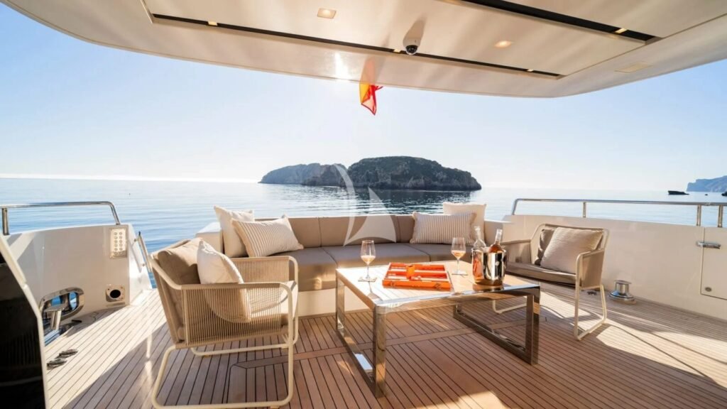 AURA I yacht charter photo