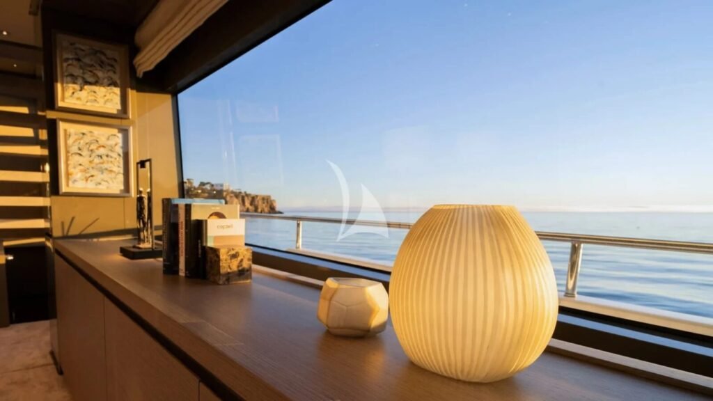 AURA I yacht charter photo
