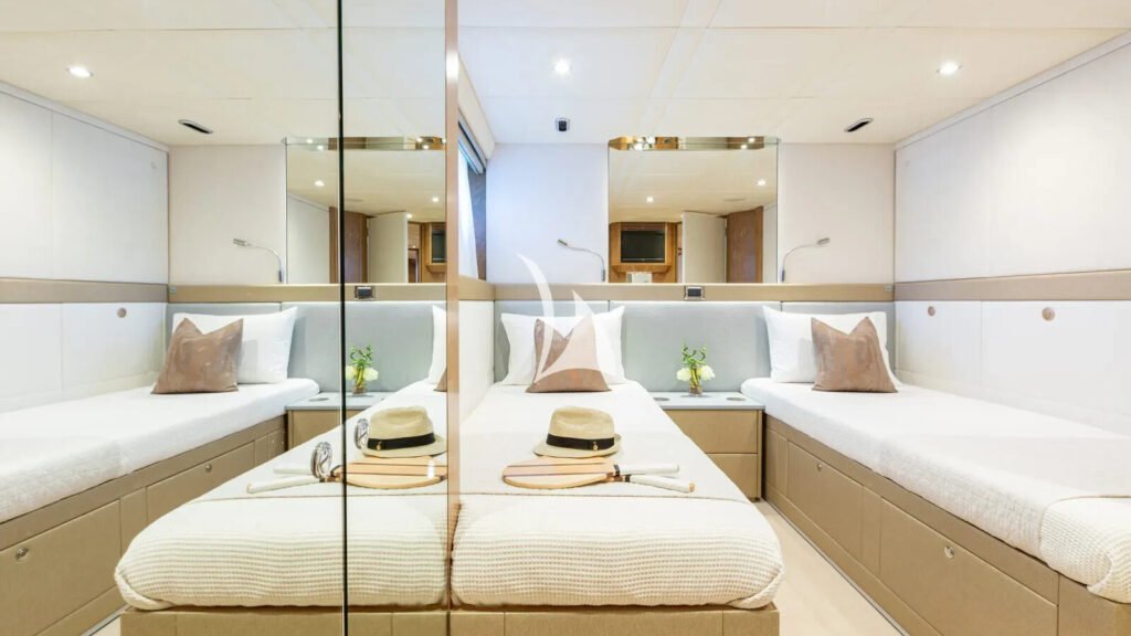 BENITA BLUE - twin cabin