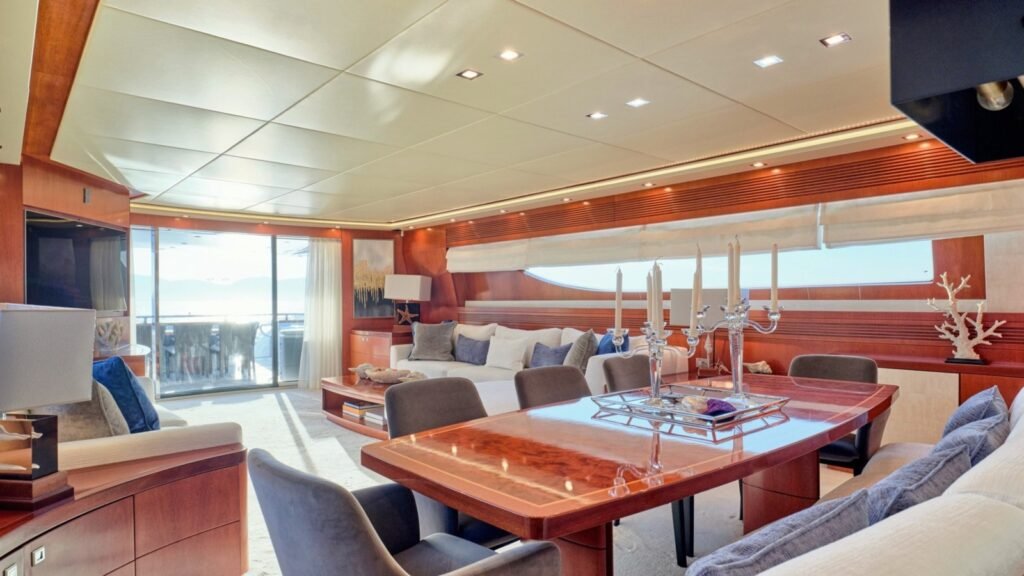 BIANCA - Main deck lounge and dining