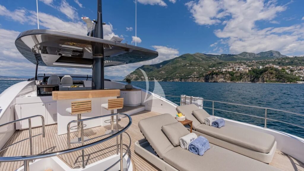 BLUE EYES Flybridge