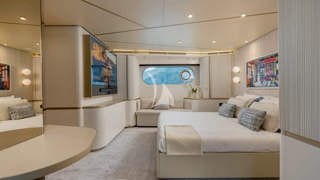 BLUE EYES Master cabin