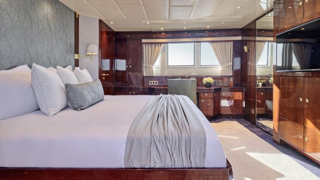 BLUE SYMPHONIE luxury charter yacht