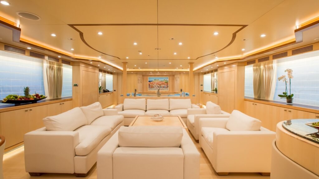 M/Y Blue Vision Benetti main salon