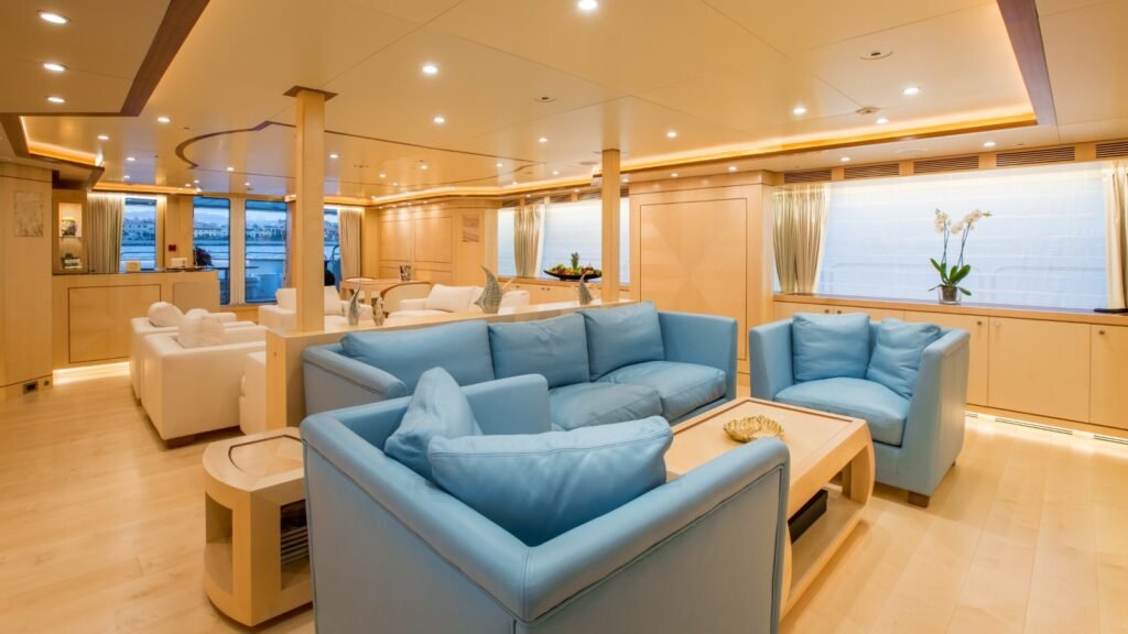 M/Y Blue Vision Benetti sky lounge