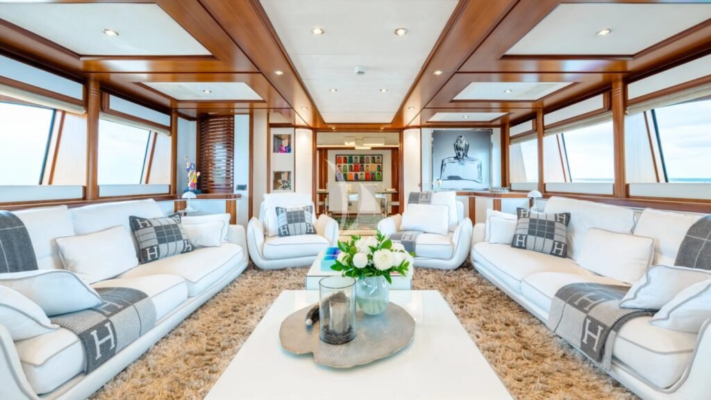 BUNKER Main salon