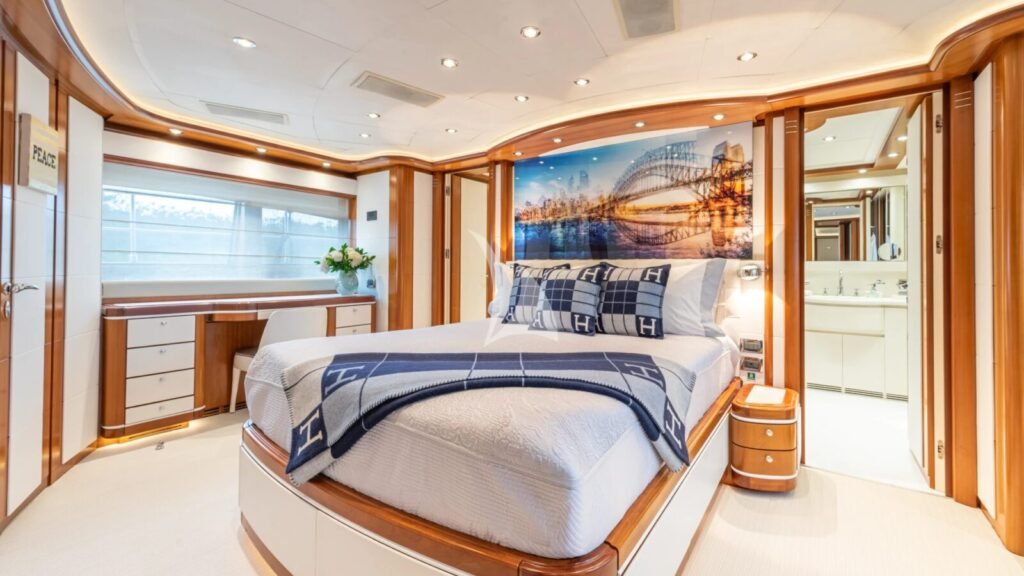 BUNKER Master stateroom