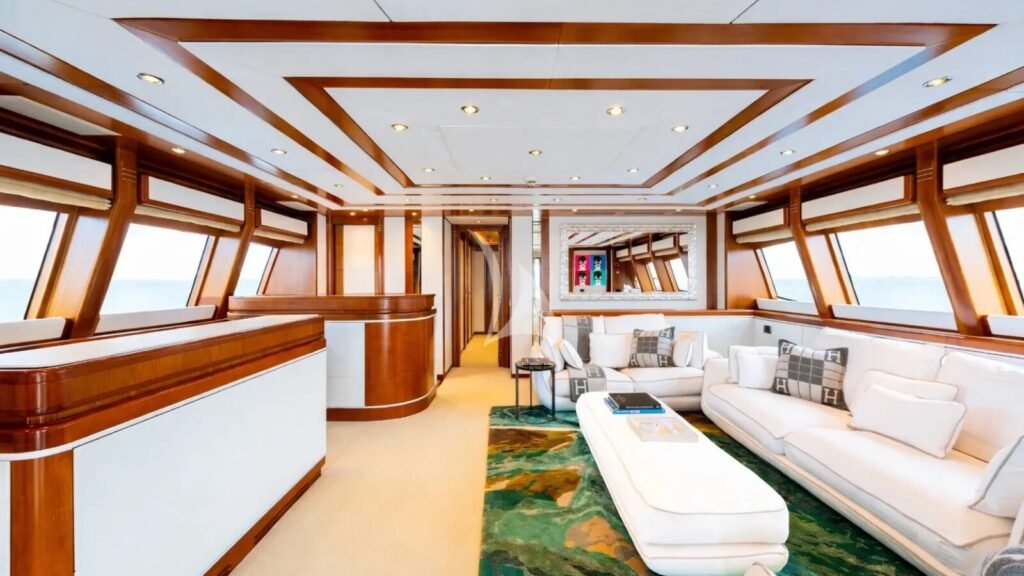 BUNKER Upper salon