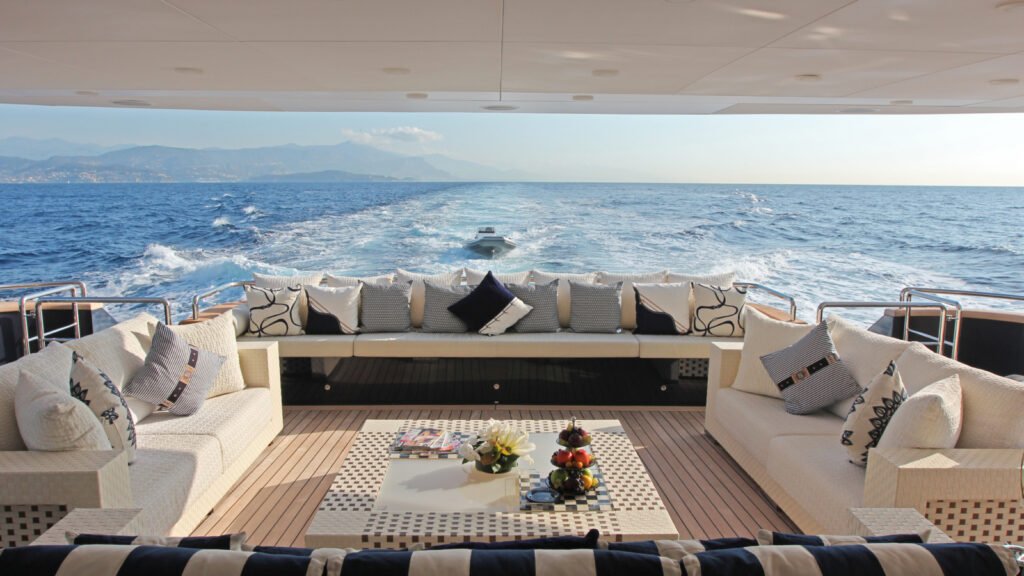 Burkut Aft deck lounge