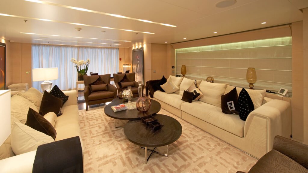 Burkut Main salon