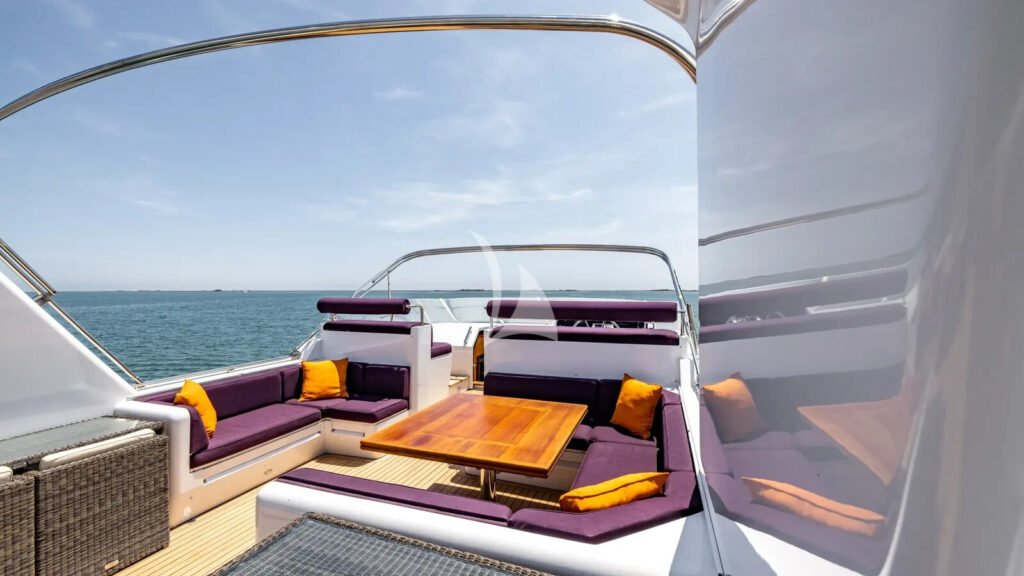 CAMENA II - aft deck lounge
