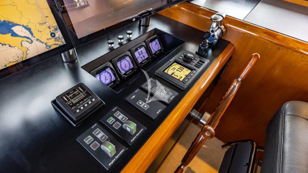 CAMENA II - wheelhouse