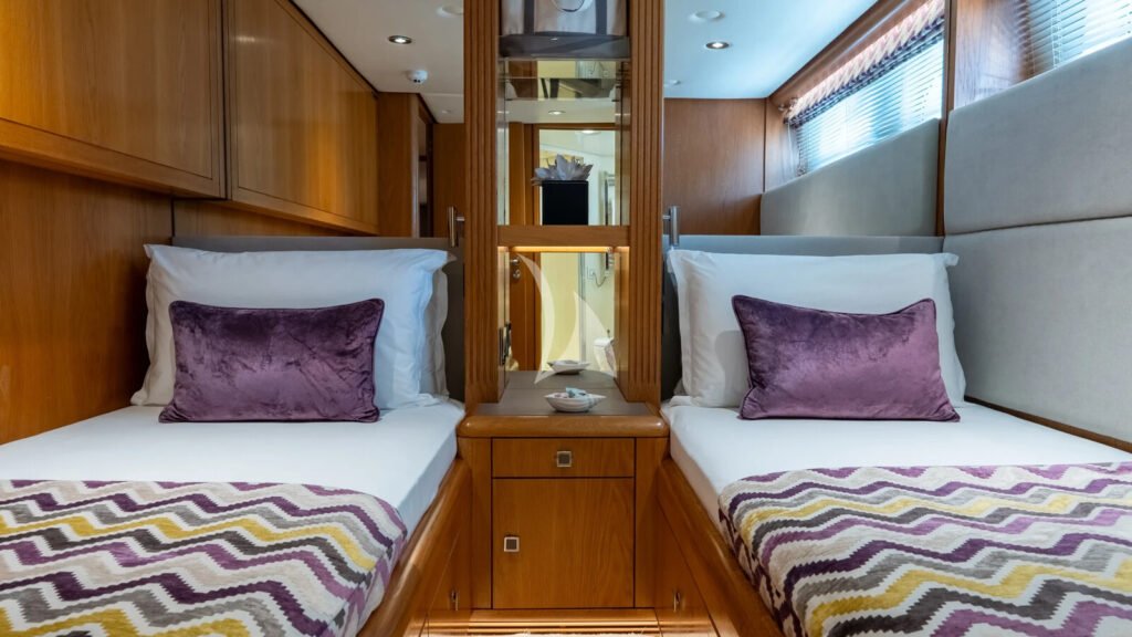 CAMENA II - twin cabin