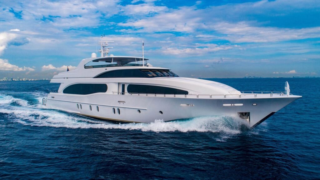 Yacht charter in Calvi, exterior profile view