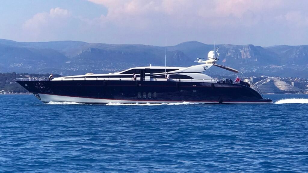 M/Y Cheeky Tiger Leopard exterior profile underway