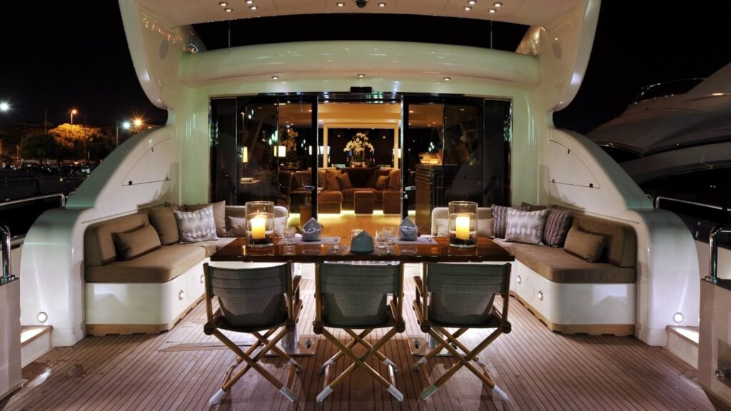 M/Y Cheeky Tiger Leopard aft deck dining