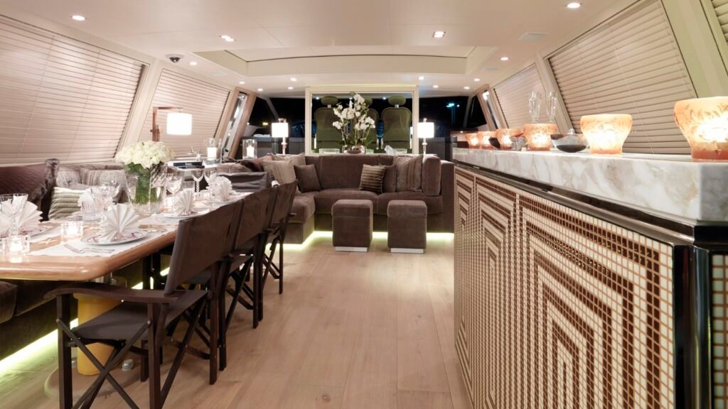 M/Y Cheeky Tiger Leopard main salon and dining