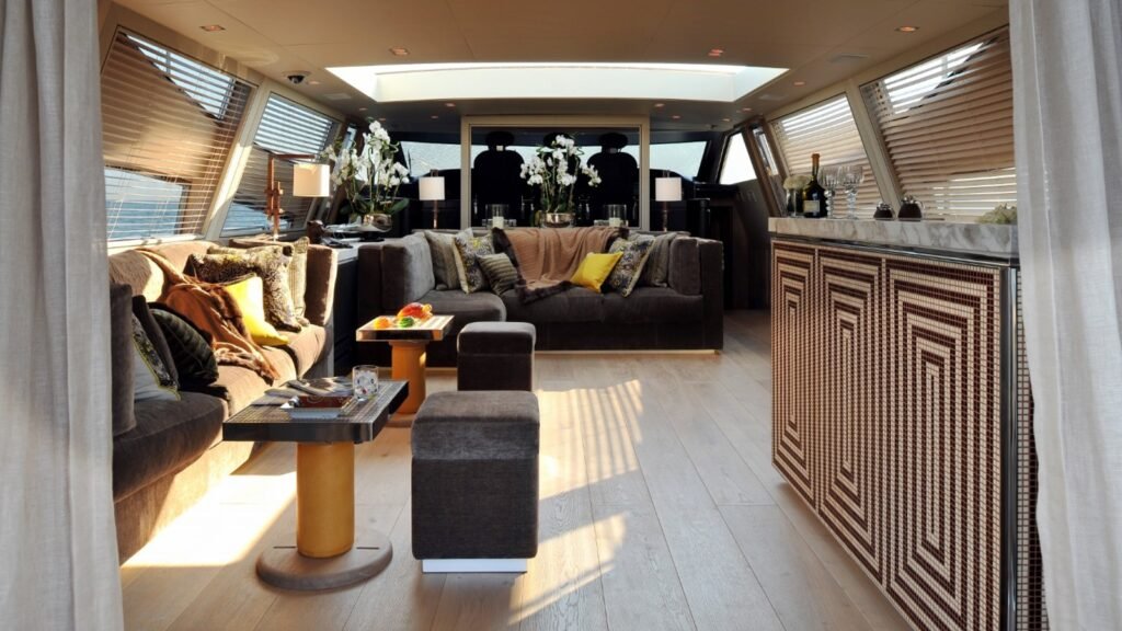 M/Y Cheeky Tiger Leopard main salon lounge