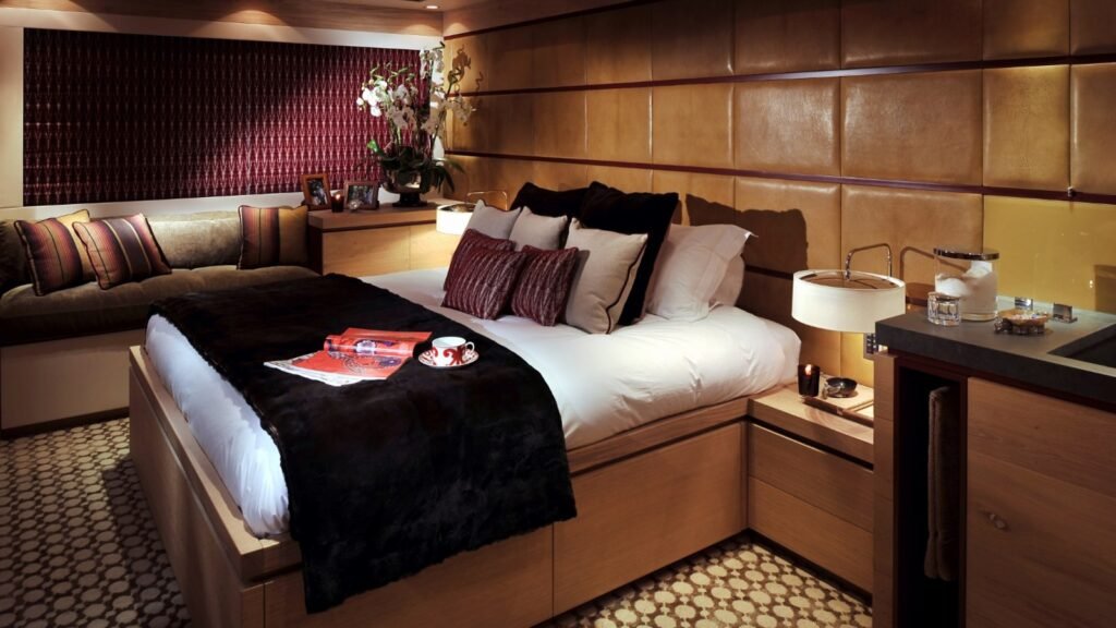 M/Y Cheeky Tiger Leopard double guest cabin
