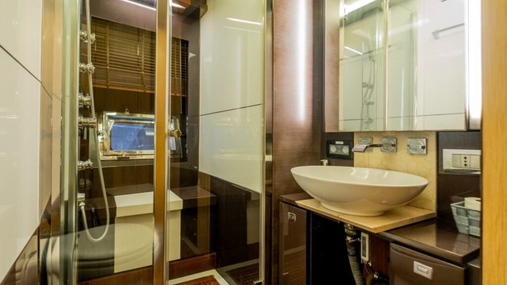 CHILLI Baia yacht photo 17