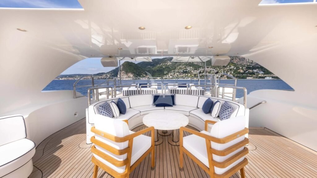 COME PRIMA Deck dining