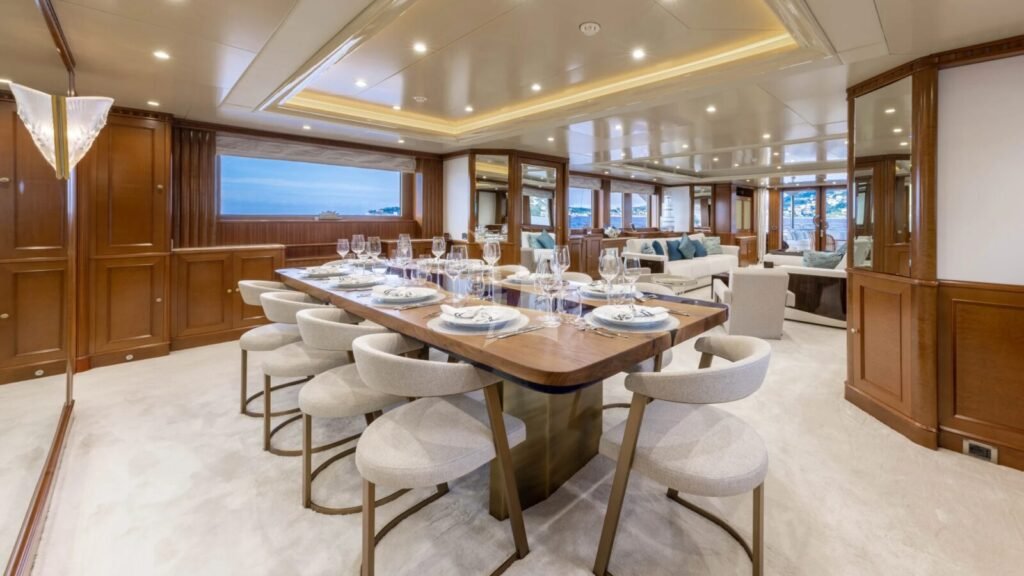 COME PRIMA Formal dining