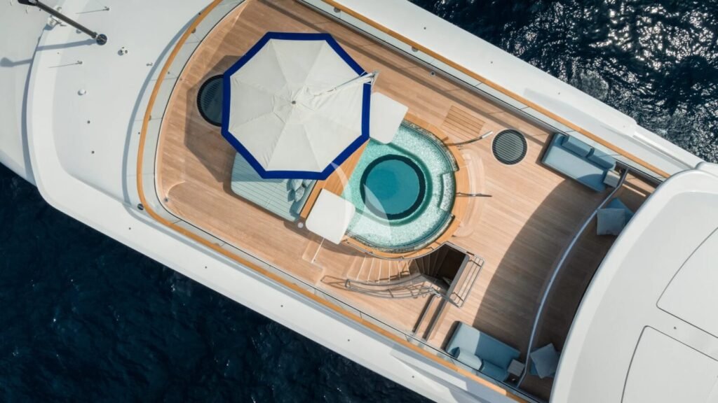 CORAL OCEAN Sun deck pool