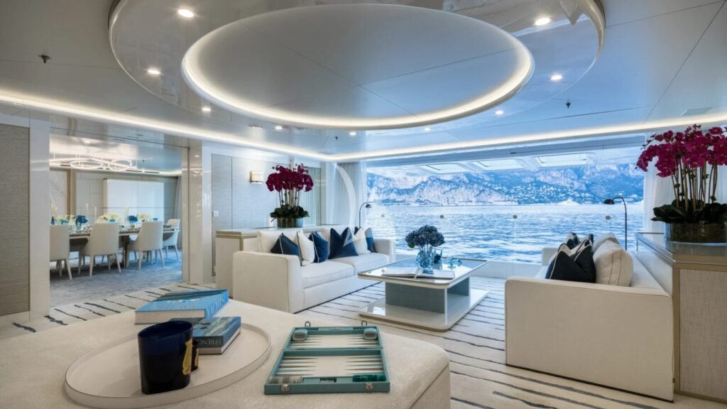 CORAL OCEAN Main salon