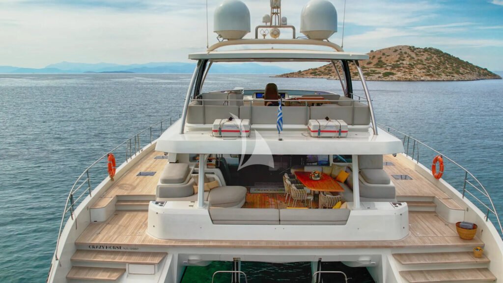 CRAZY HORSE - Flybridge