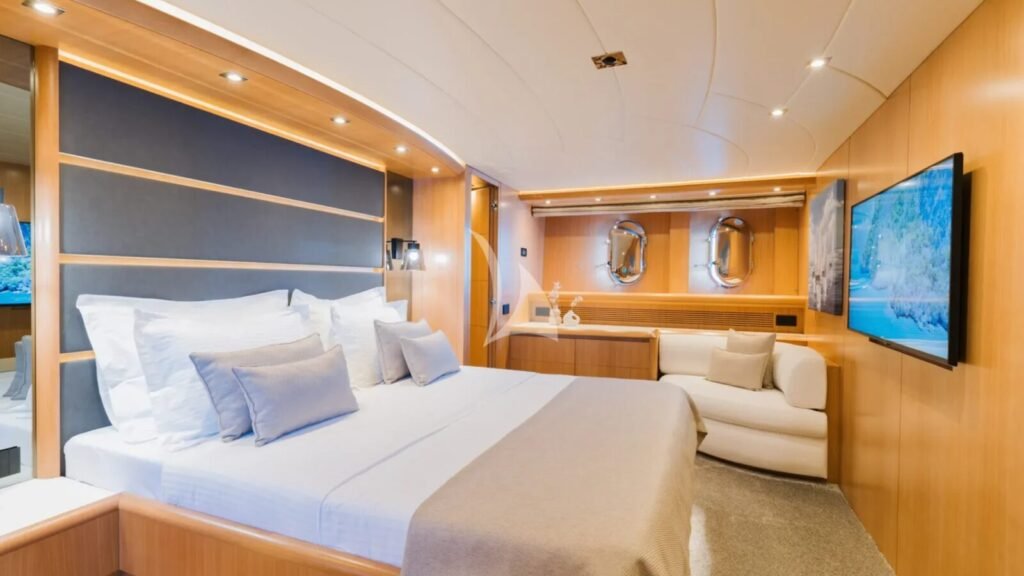 CYNTHIA Master stateroom