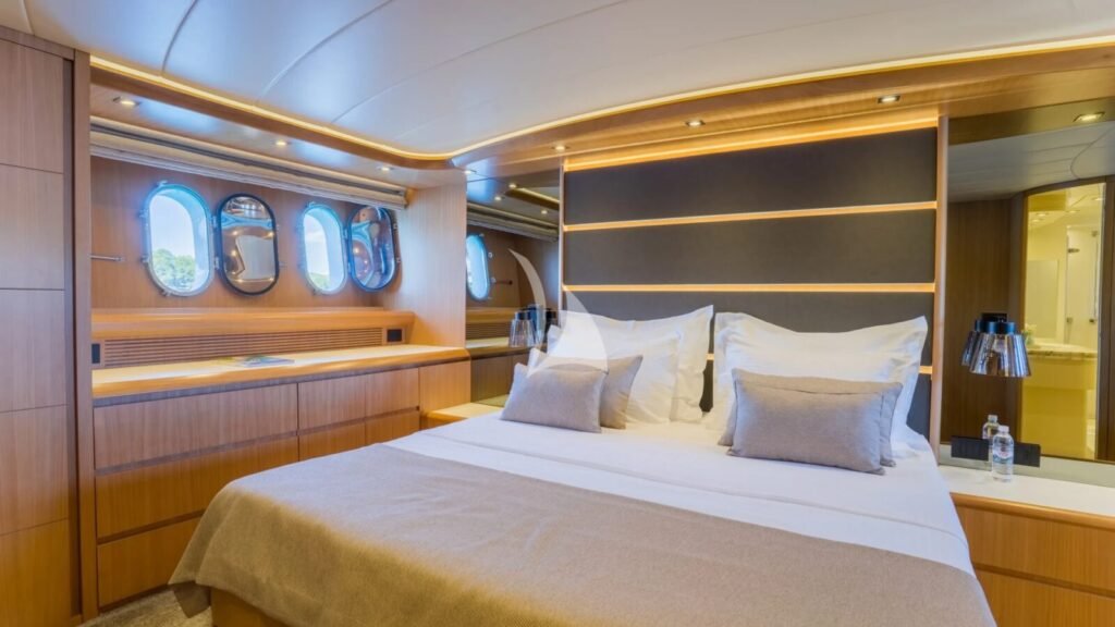 CYNTHIA VIP stateroom