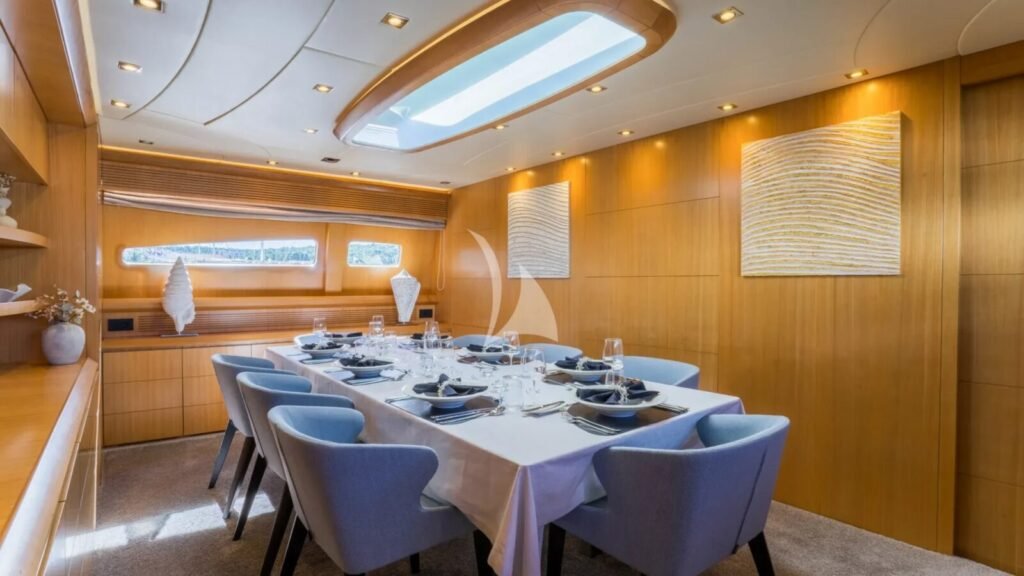CYNTHIA Formal dining