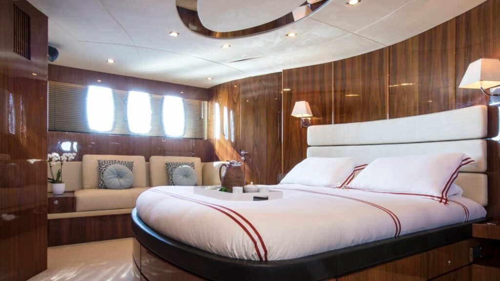 M/Y D5 VIP double cabin