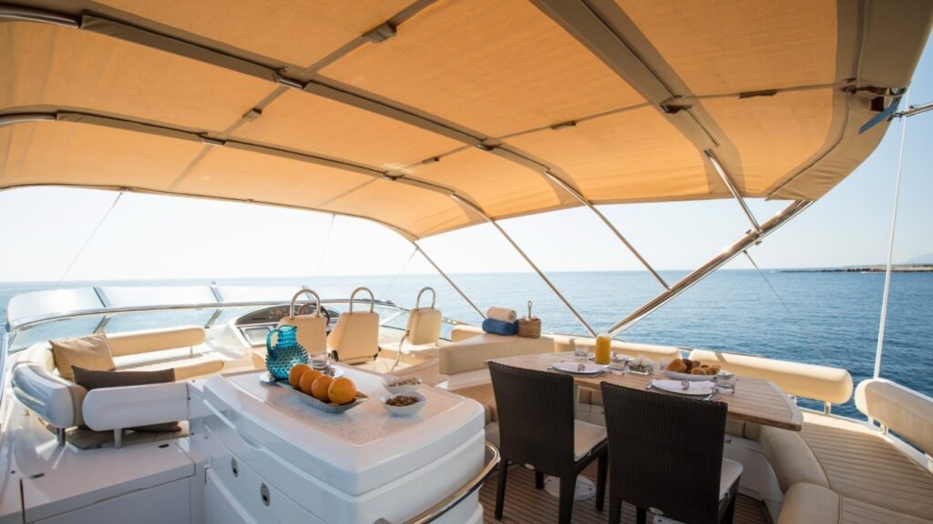 M/Y D5 flybridge bar and lounge