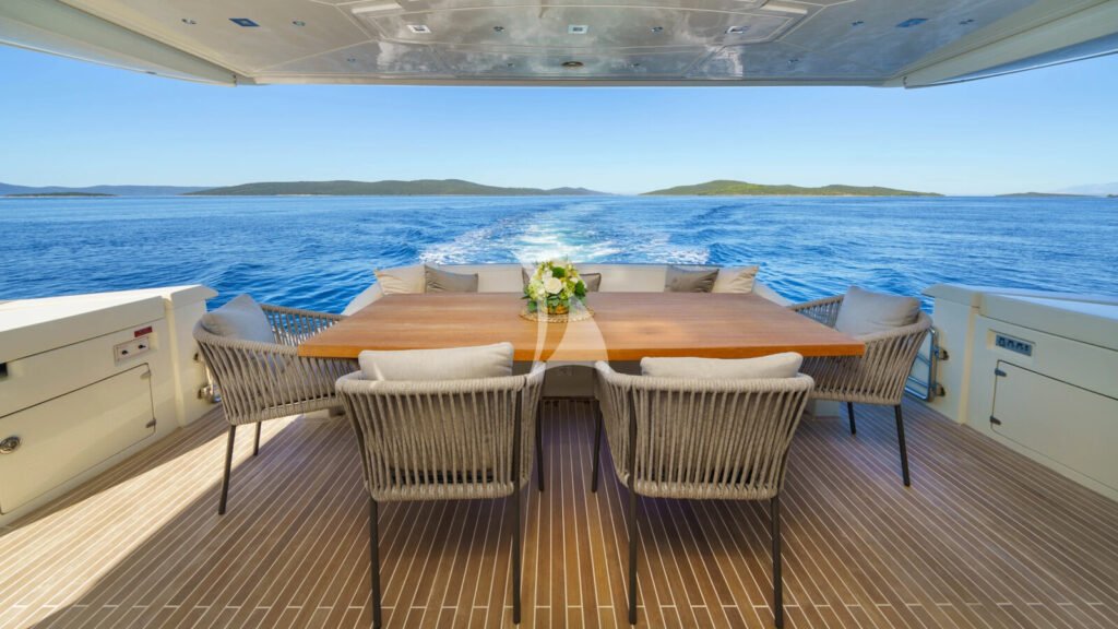 DALIA - aft deck dining