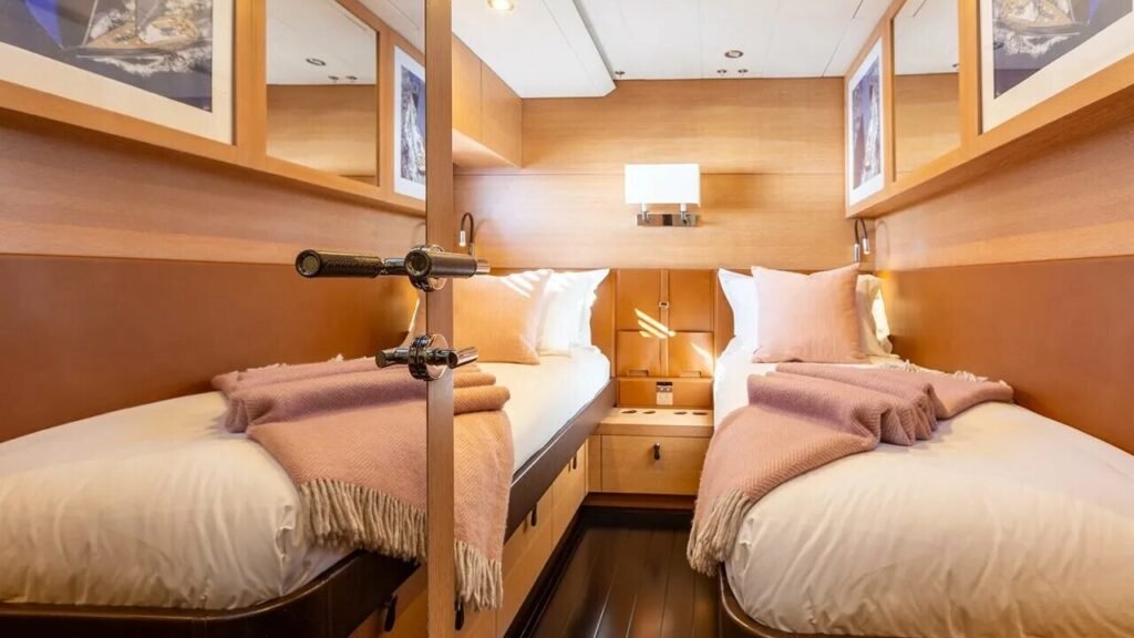 DARLIN twin cabin