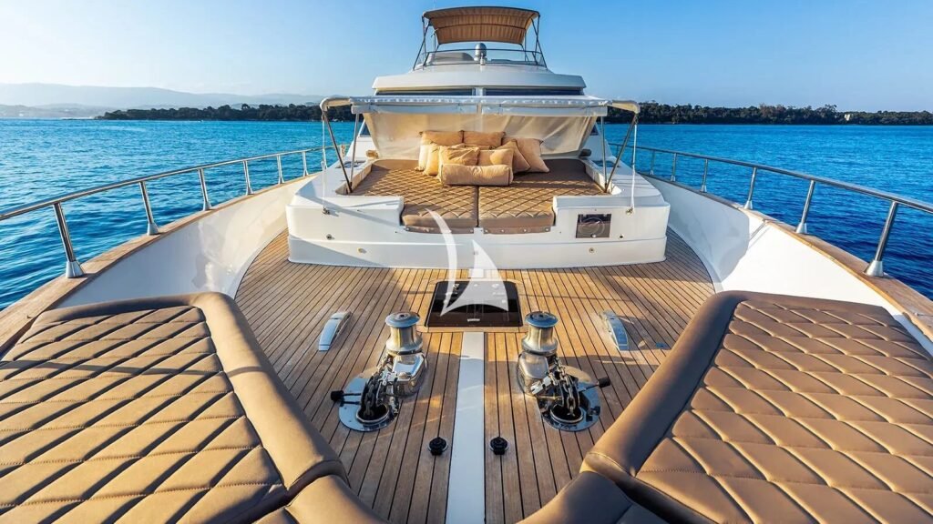 DIAMS yacht charter photo
